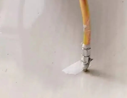 玉溪瓷砖空鼓维修公司专业解答在瓷砖铺贴过程中，如果使用的砂料过粗（如全部使用了粗砂），可能会导致以下问题